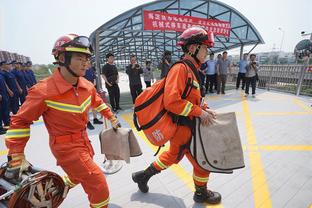 阿根廷足协官方：补招博卡后卫瓦伦蒂尼，顶替伯恩茅斯后卫塞内西