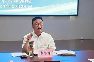 阿坎吉：我中场、后卫都喜欢踢，现在还没到争冠的关键时刻